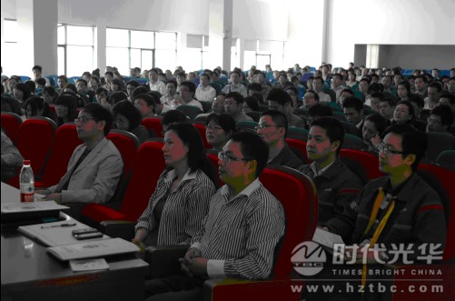 学员认真听课