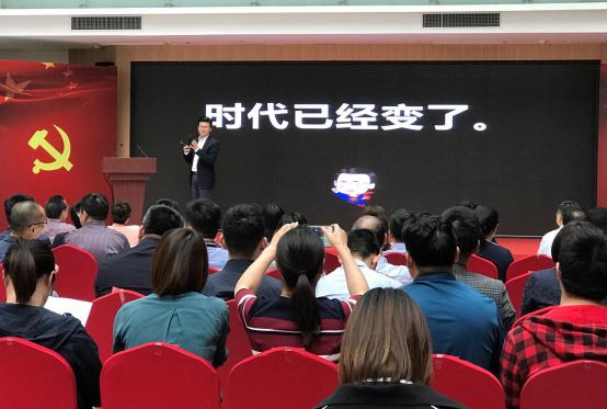 方永飞老师指出时代已经变了,对于企业来说打造适应性的组织模式,适应这当代人的特性是当务之急。